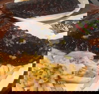 Crazy Pickle Steakhouse - Lightning Ridge Tourism