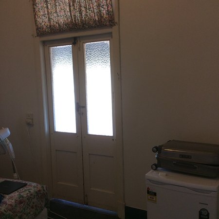 Quairading Hotel - Lightning Ridge Tourism 0
