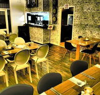 The Swae  Ivy - Bar  Restaurant - Lightning Ridge Tourism
