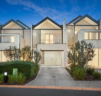 Quest Sanctuary Lakes - Lightning Ridge Tourism