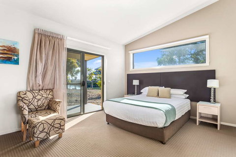 Quality Suites Point Cook Seasons 5 - Lightning Ridge Tourism 6