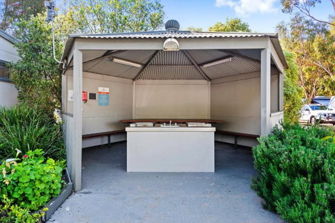 Discovery Parks Melbourne - Lightning Ridge Tourism 0