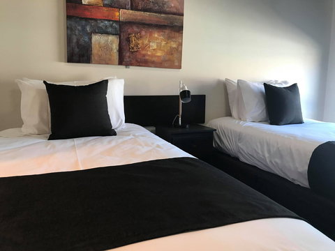 Guiding Star Hotel - Lightning Ridge Tourism 7