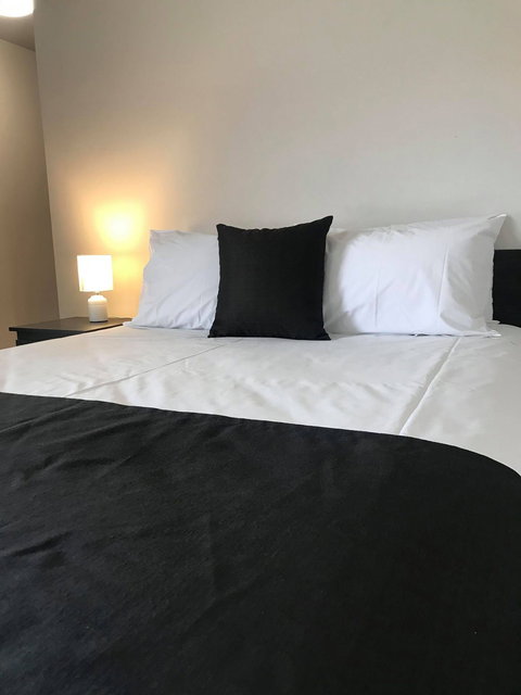 Guiding Star Hotel - Lightning Ridge Tourism 10