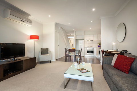 Quest Sanctuary Lakes - Lightning Ridge Tourism 4