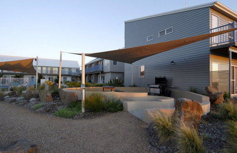 Quest Williamstown North - Lightning Ridge Tourism 0