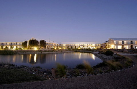 Quest Williamstown North - Lightning Ridge Tourism 1