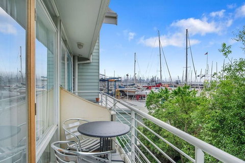 Williamstown Residences - Lightning Ridge Tourism 4