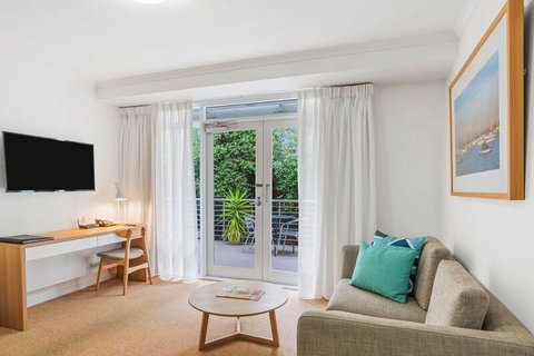 Williamstown Residences - Lightning Ridge Tourism 12