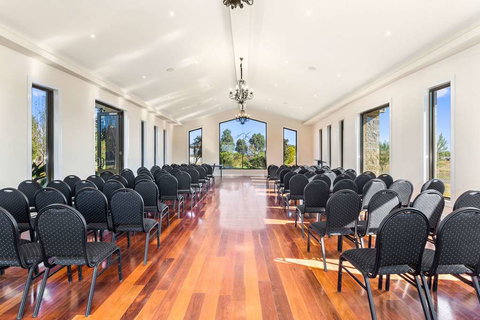 Quality Suites Point Cook Seasons 5 - Lightning Ridge Tourism 13