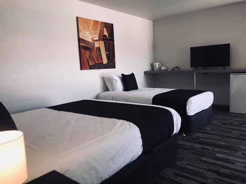 Guiding Star Hotel - Lightning Ridge Tourism 9