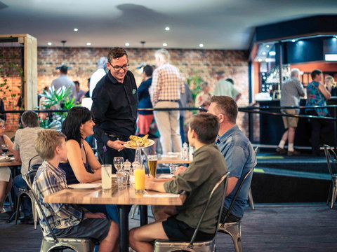 Mercure Kakadu Crocodile Hotel - Lightning Ridge Tourism 8