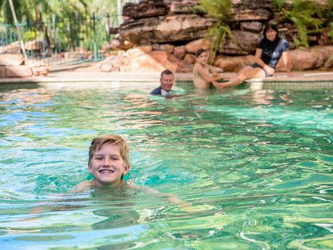 Mercure Kakadu Crocodile Hotel - Lightning Ridge Tourism 10