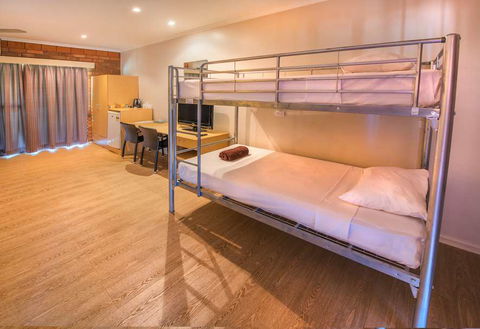 Contour Hotel - Lightning Ridge Tourism 8