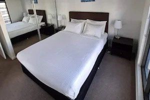 Fleet Lane Apartments - Lightning Ridge Tourism 3