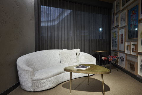 Ovolo Nishi - Lightning Ridge Tourism 9