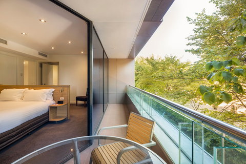 Crowne Plaza Canberra - Lightning Ridge Tourism 14