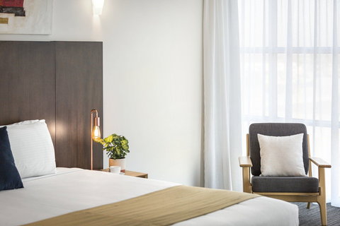 Quest Caroline Springs - Lightning Ridge Tourism 4