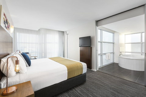 Quest Caroline Springs - Lightning Ridge Tourism 6