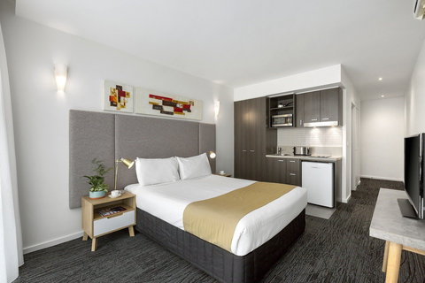 Quest Caroline Springs - Lightning Ridge Tourism 12