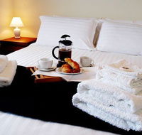 Hut on the Hill BB - Lightning Ridge Tourism