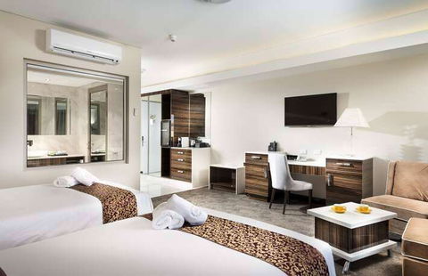 Swan River Hotel - Lightning Ridge Tourism 3