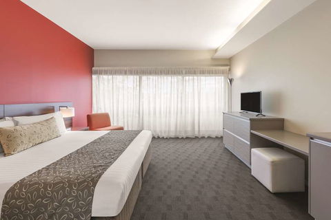Travelodge Hobart Airport - Lightning Ridge Tourism 7