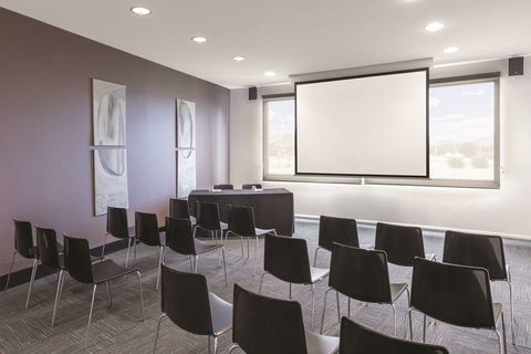 Travelodge Hobart Airport - Lightning Ridge Tourism 13