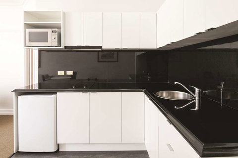 Adina Apartment Hotel Anzac Square - Lightning Ridge Tourism 8