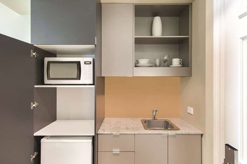 Adina Apartment Hotel Adelaide Treasury - Lightning Ridge Tourism 10