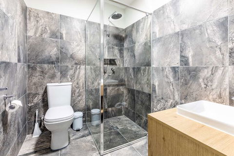 Nightcap at Commercial Hotel - Lightning Ridge Tourism 6