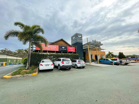 Nightcap at Hinterland Hotel - Lightning Ridge Tourism 0