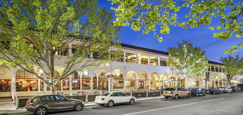 Quest Canberra - Lightning Ridge Tourism 0