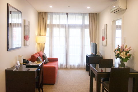 Quest Canberra - Lightning Ridge Tourism 2