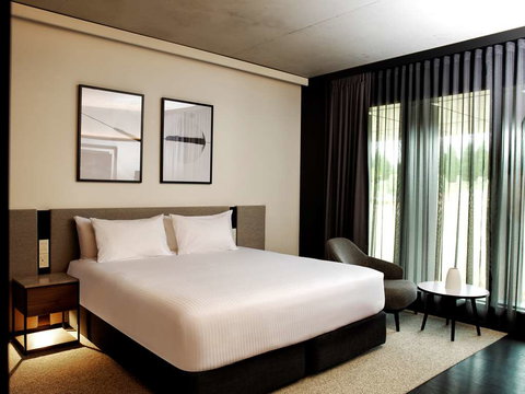 A By Adina Canberra - Lightning Ridge Tourism 7