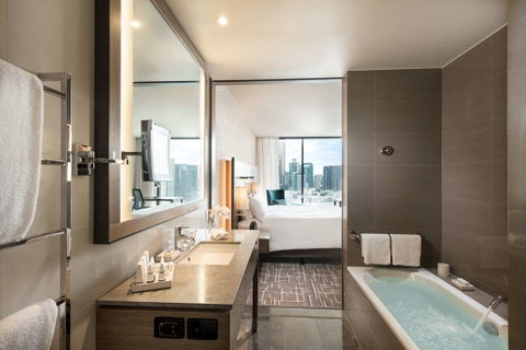 Pan Pacific Melbourne - Lightning Ridge Tourism 4