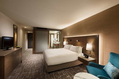 Pan Pacific Melbourne - Lightning Ridge Tourism 5