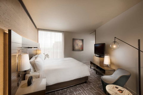 Pan Pacific Melbourne - Lightning Ridge Tourism 15