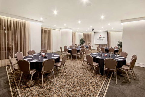 Stamford Plaza Melbourne - Lightning Ridge Tourism 9