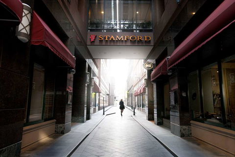 Stamford Plaza Melbourne - Lightning Ridge Tourism 1
