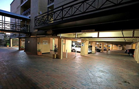 Aurora Alice Springs - Lightning Ridge Tourism 1