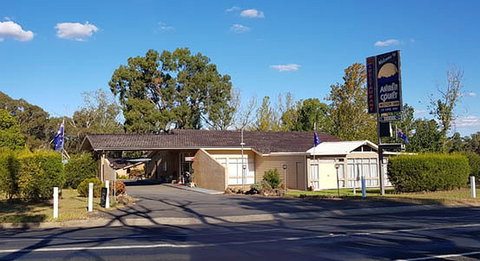 Amber Court Motor Inn - Lightning Ridge Tourism 0