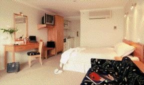 Astor Metropole & Apartment - Lightning Ridge Tourism 0