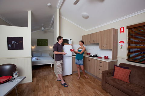 Darwin FreeSpirit Resort & Holiday Park - Lightning Ridge Tourism 0
