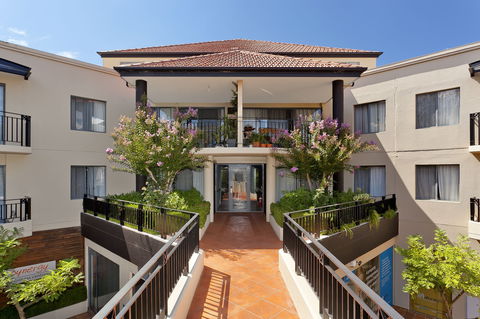 Astra Apartments The Griffin - Lightning Ridge Tourism 2