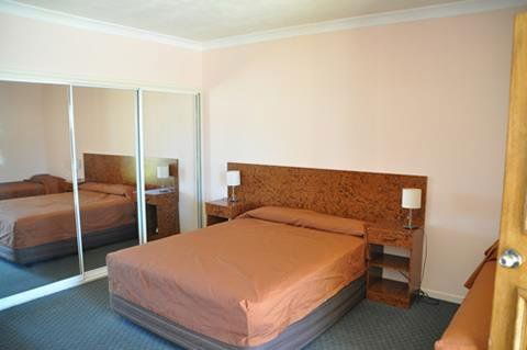 Townview Motel - Lightning Ridge Tourism 1