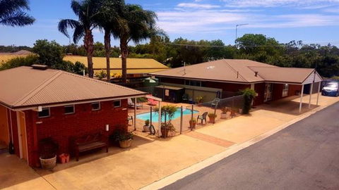 Centrepoint Motel - Lightning Ridge Tourism 1