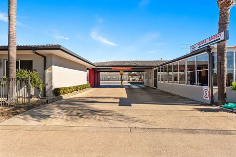 Econo Lodge Moree Spa Motor Inn - Lightning Ridge Tourism 1