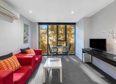 Aura On Flinders - Lightning Ridge Tourism 1