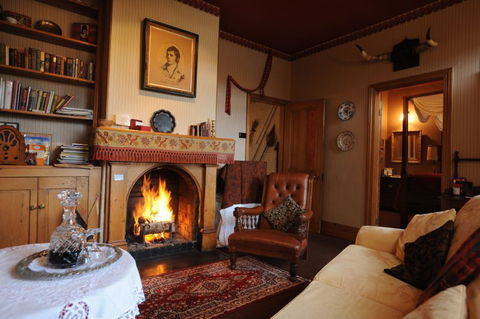Alice's Cottages - Lightning Ridge Tourism 1